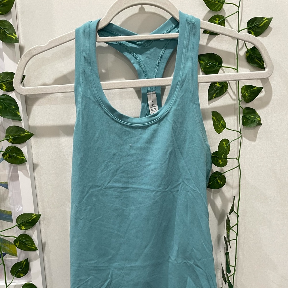 Lululemon Razorback tank